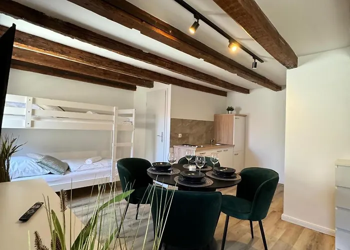 Schega Appartement Pag Town